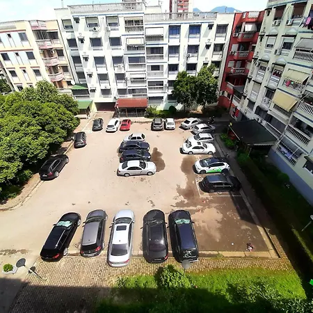 Casa Meliana Nex To The Interurban Bus Station 地拉那