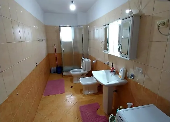 Casa Meliana Nex To The Interurban Bus Station Тирана